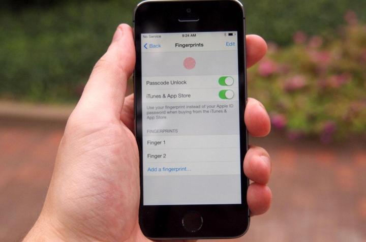 iPhone 5S hands on fingerprint scanner