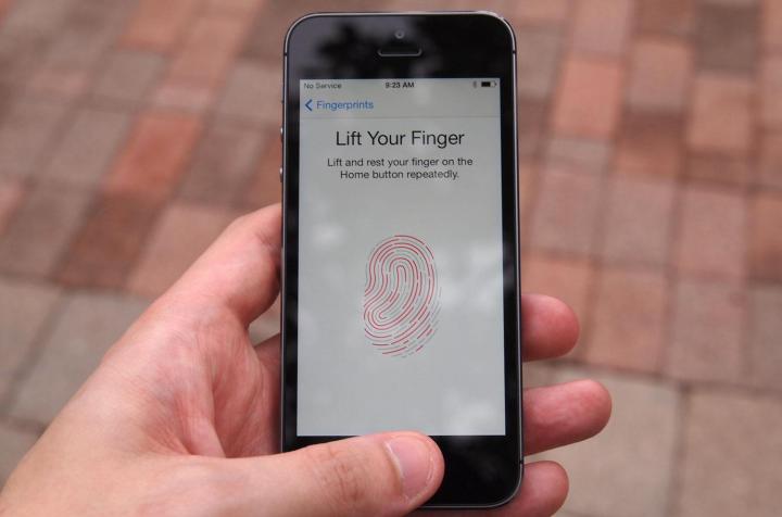 iPhone 5S hands on fingerprint scanning 2