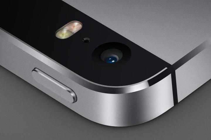 apple partners with burberry iphone 5s camera