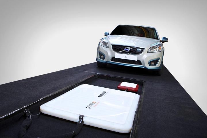 volvo recharges c30 electric 2 5 hours wireless inductive charger 134699 1