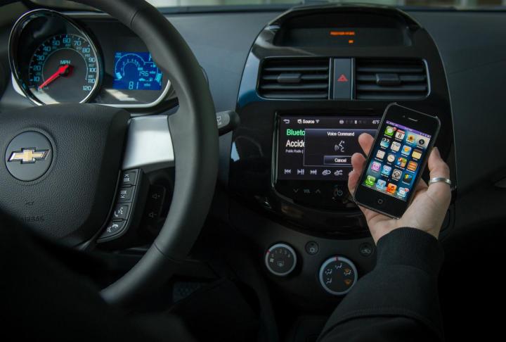 no escape from apple chevy brings siri integration to six new cars for 2014 chevrolet mylink