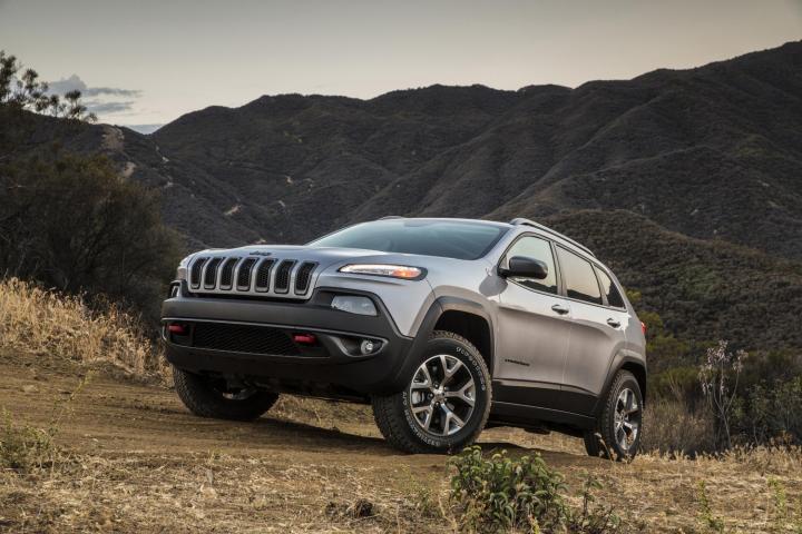 the once and future cherokee jeeps troubled crossover is finally being delivered to dealers jeep