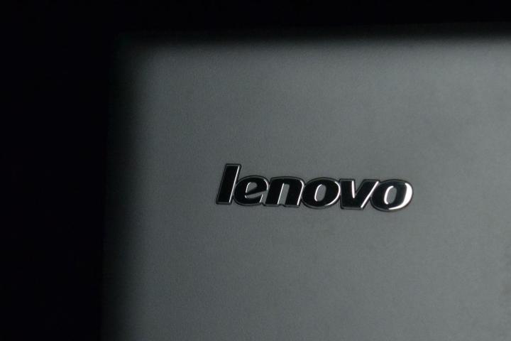 Lenovo Flex 14 back logo