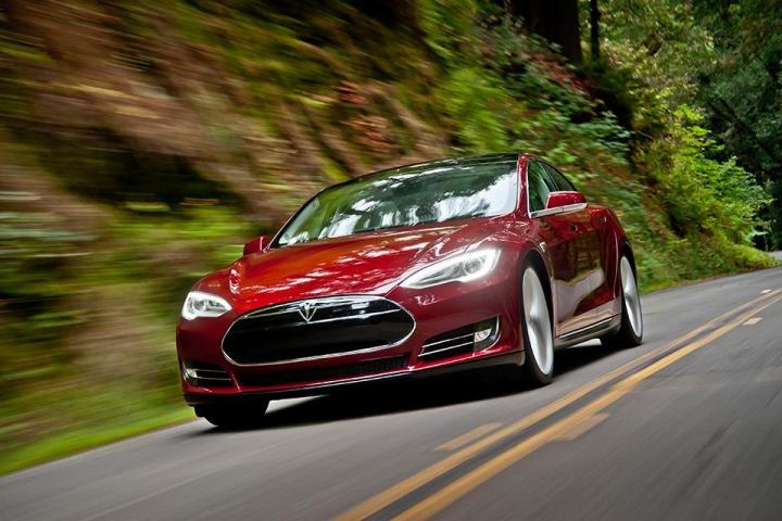 daimler wants more cooperation with tesla motors model s red on road