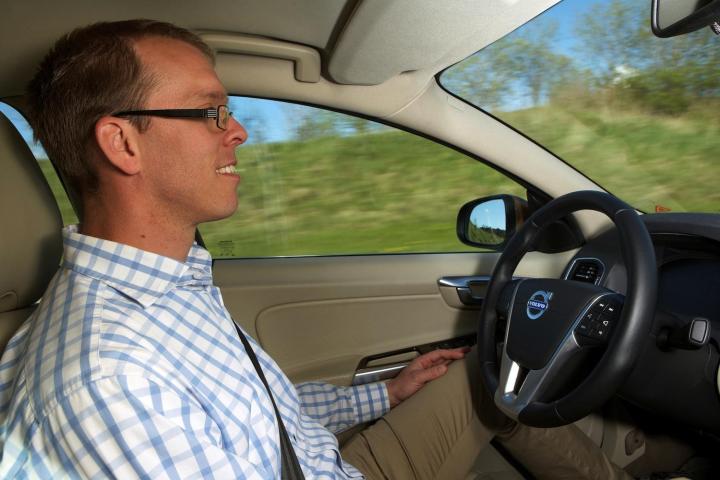 drivers more interested in self driving car from apple than nissan volvo