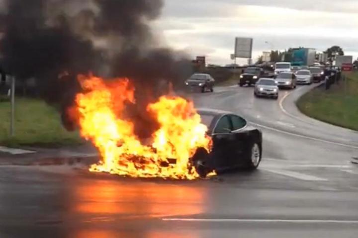 2013 Tesla Model S fire
