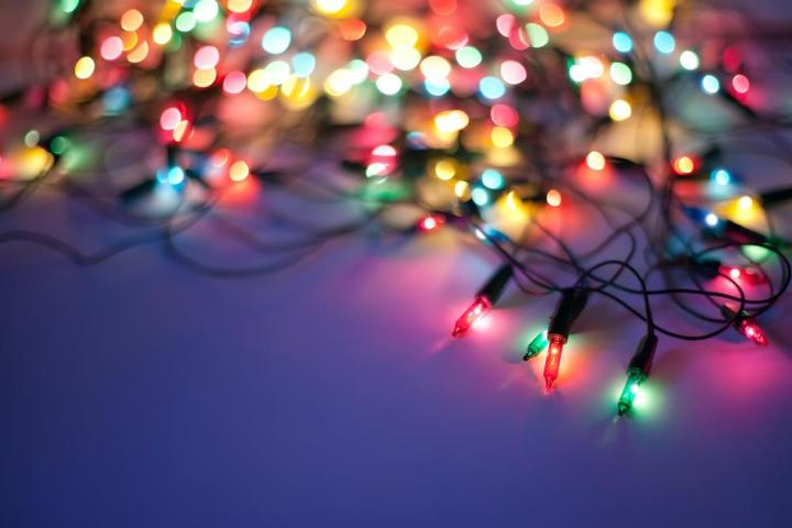 alaskan family lets strangers control their christmas lights
