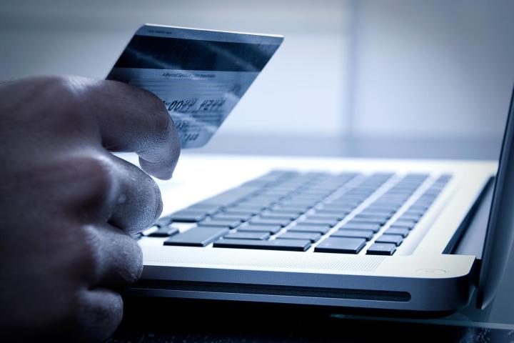 cyber monday online shoppers set single day spending record screwed