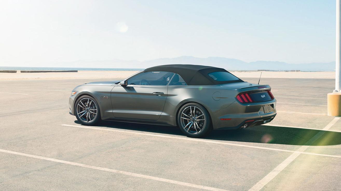 2015 Ford Mustang convertible top up