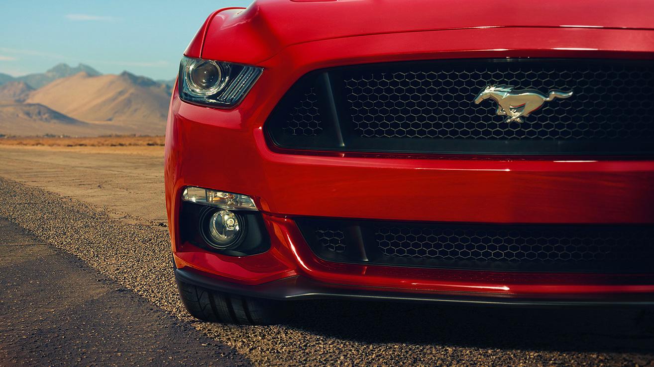 2015 Ford Mustang front grill macro