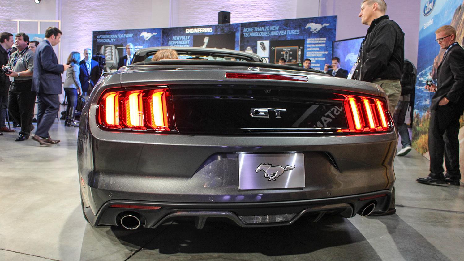 2015 ford mustang rear tail lights angle
