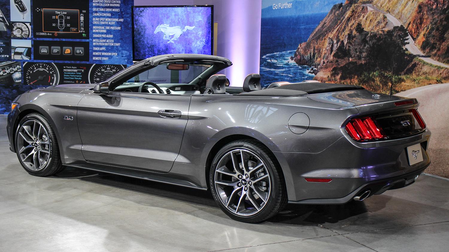 2015 ford mustang side