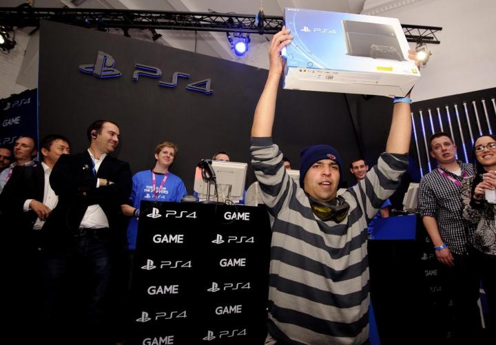 ps4 sales tops 7 million worldwide 1 sold last month alone launch 4