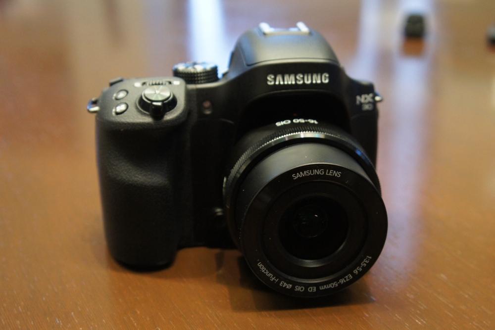 samsung announces nx30 mirrorless camera and android powered galaxy 2 dsc08200