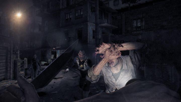 Zombies shield themselves from a UV light in Dying Light 1.