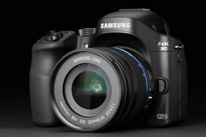 Samsung NX30 front right angle
