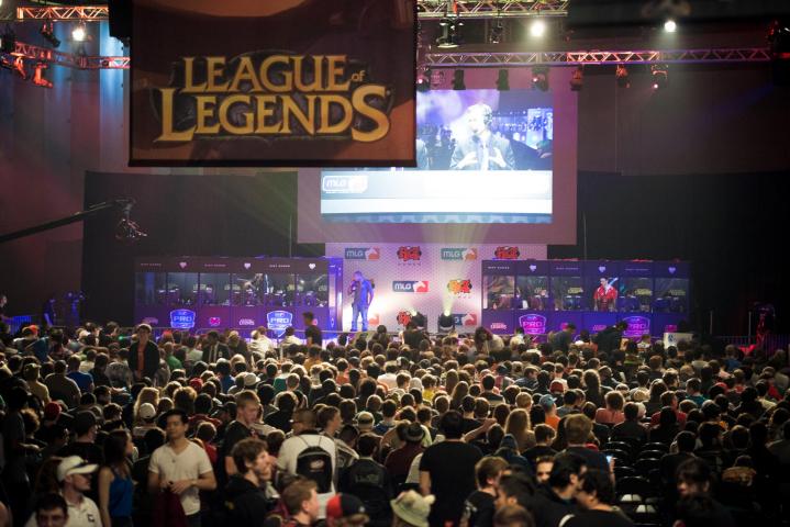 27 million people play league legends day winter championship of
