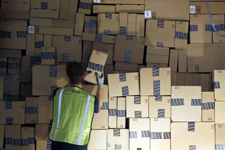 amazon in talks to lease more jets get packages your door quicker boxes