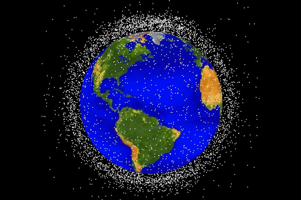 Una ilustración que muestra basura espacial en órbita terrestre.