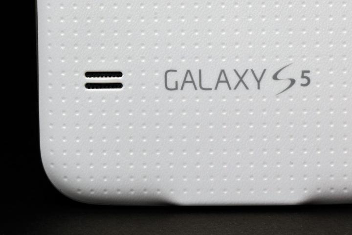 Samsung Galaxy S5 review rear speakers macro