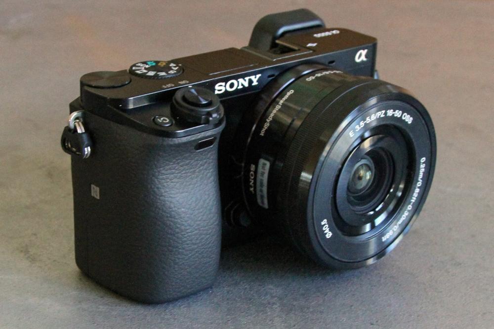 sony unveils alpha a6000 mirrorless camera 6000 front angle