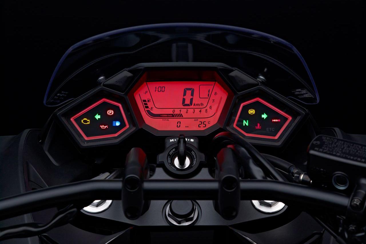 2014 Honda NM4 Vultus instrument panel red