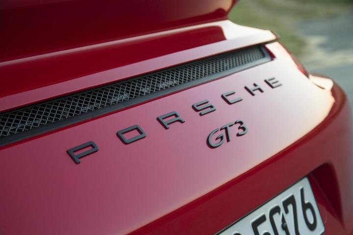 porsche 911 gt3 rs will get an all new engine report says 2014