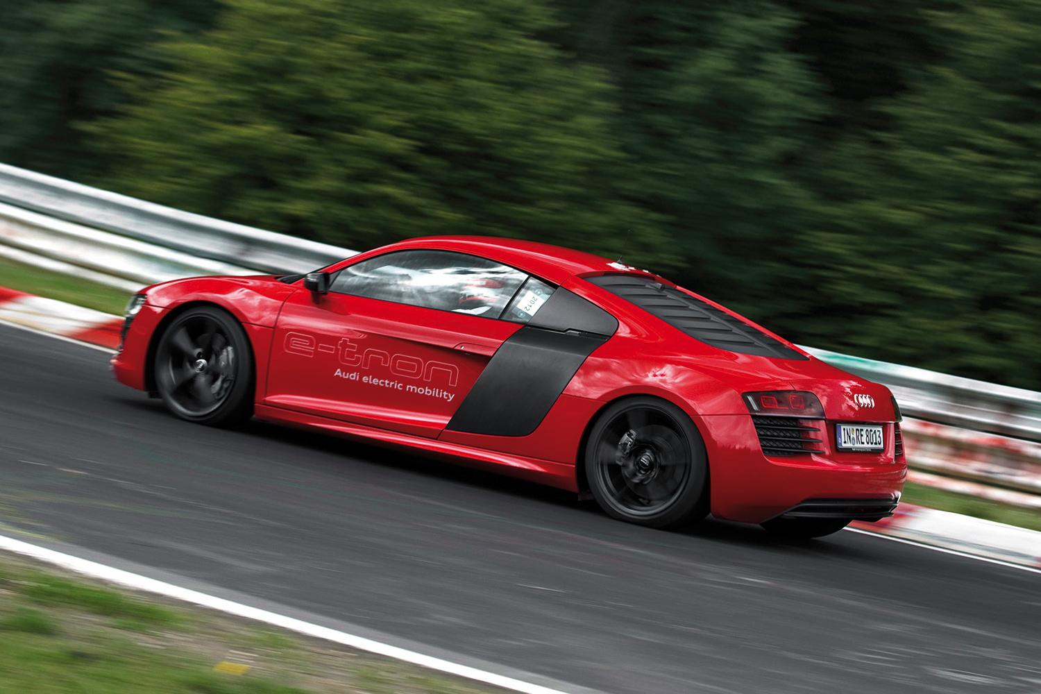 Audi R8 e_tron left motion