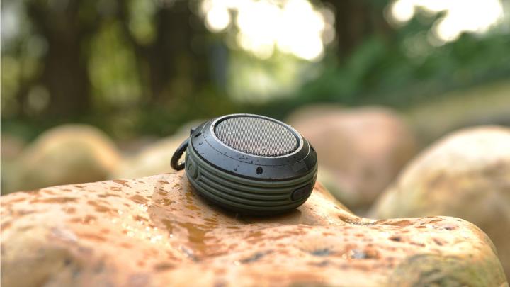 divooms voombox travel bluetooth speaker youll actually clip backpack divoom