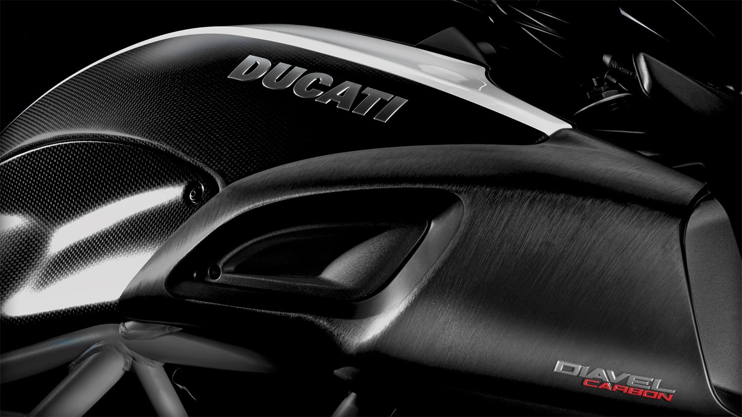 Ducati-Diavel-Carbon-detail-macro