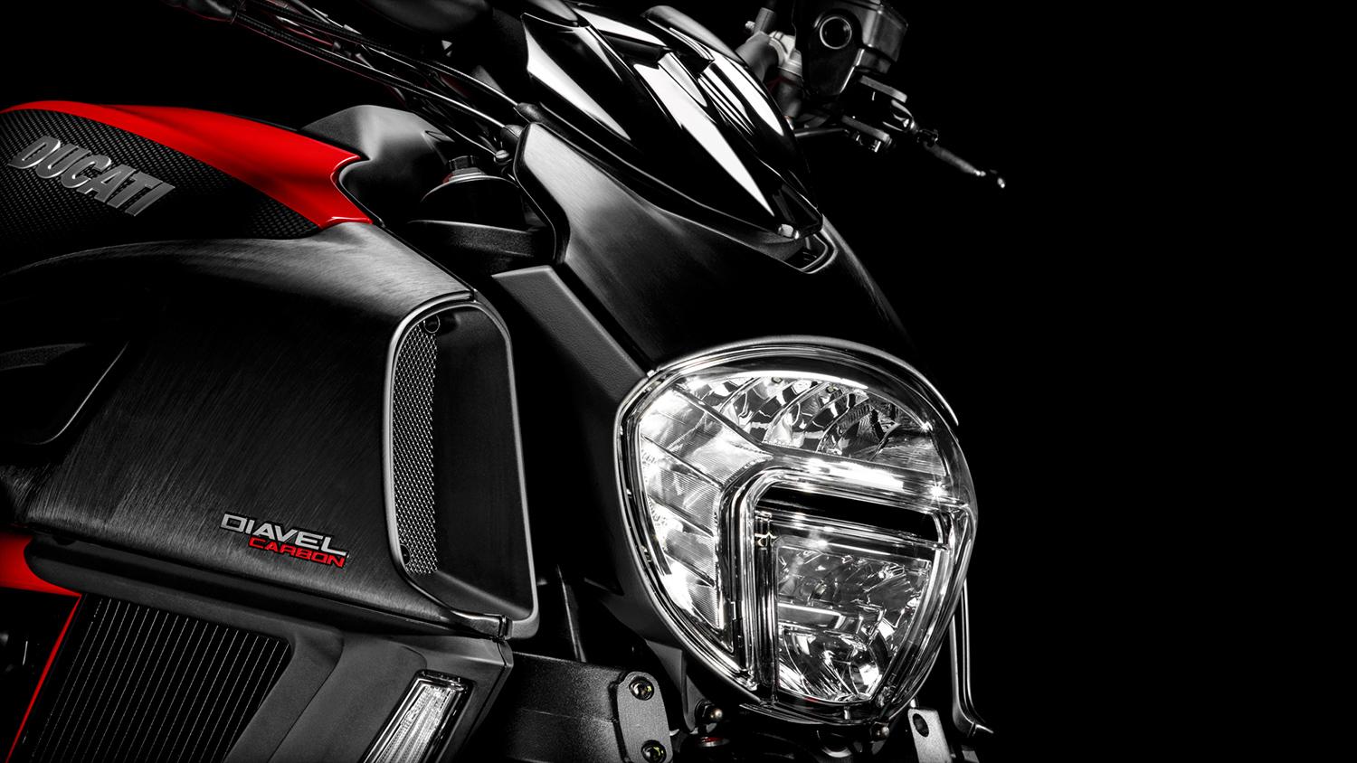 Ducati-Diavel-Carbon-red-headlight-macro