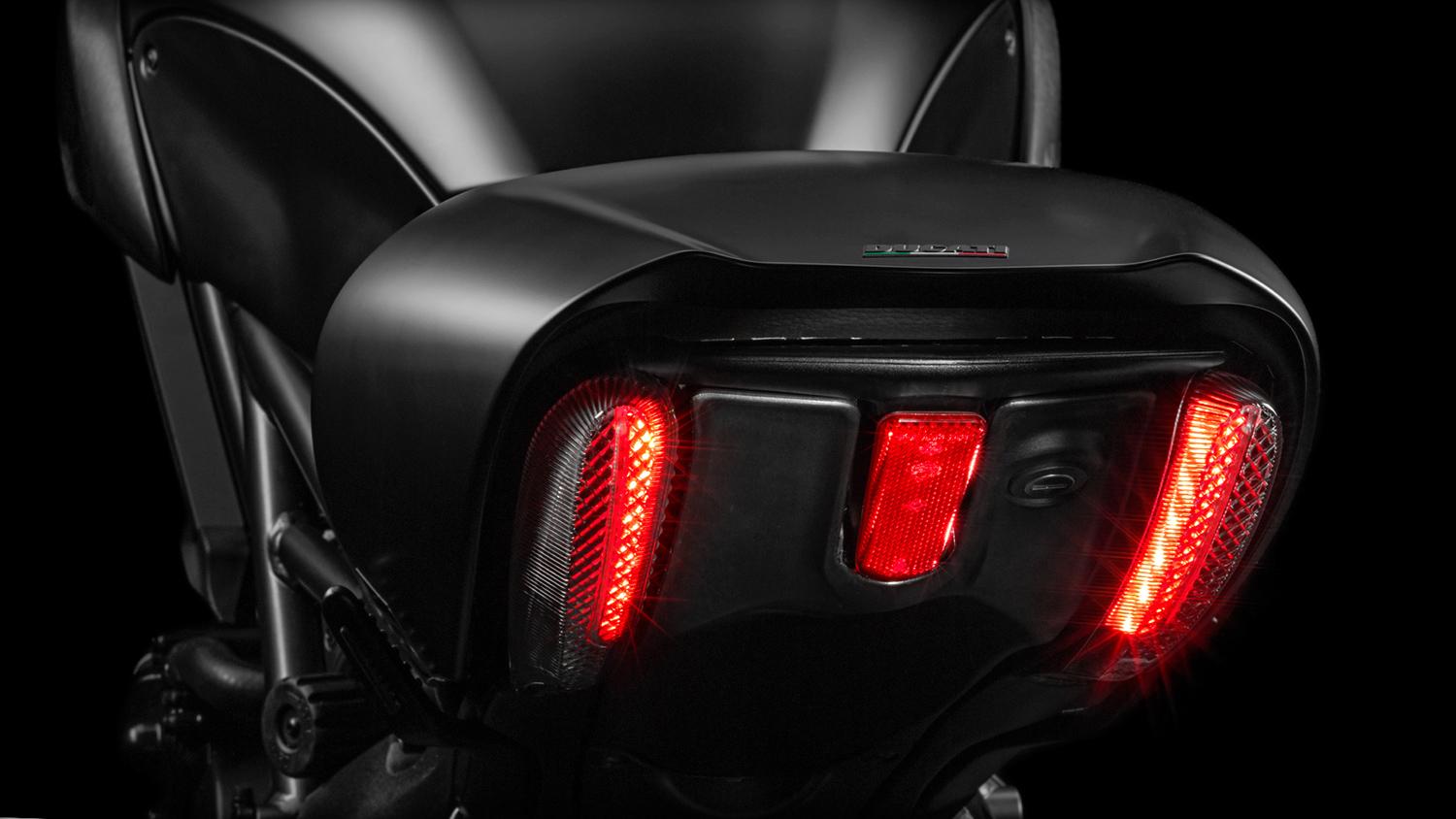Ducati-Diavel-taillight-macro