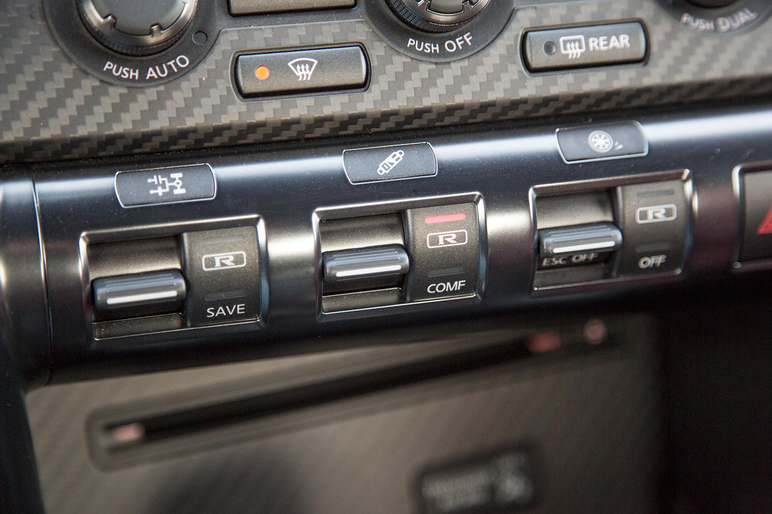 Nissan GT R center console controls