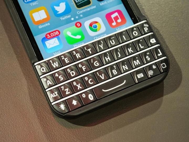 blackberry sues typo over iphone case version 1424174450