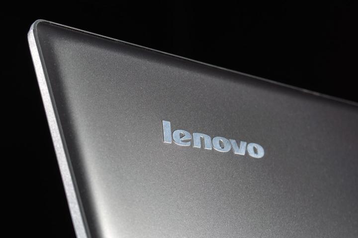Lenovo Yoga 13 review lid macro