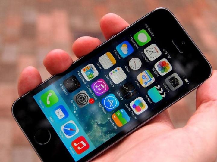 apple worried stalling iphone sales apps