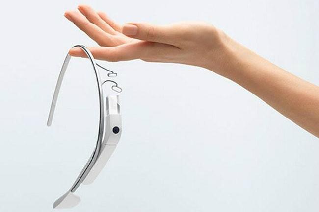 google announces new glass features ahead of tuesdays sale