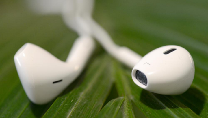 apple earpods will use heart rate sensor ibeacon tech headphones top