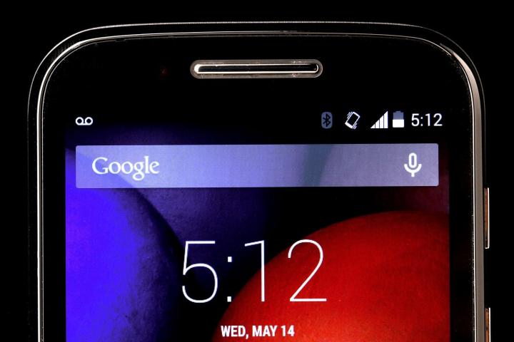 Motorola Moto E top screen