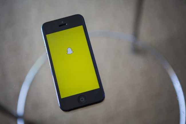 snapchat looking to monetize reportedly in talks with advertisers