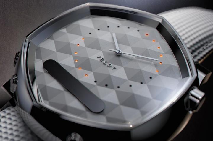 veldt serendipity smartwatch emphasizes watch smarts front close