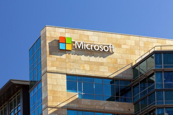 microsoft says it wont look in your emails chats videos voicemails shutterstock 175315118