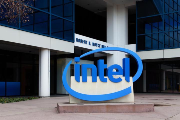 intel pushes wireless charging agrees partner witricity shutterstock 180216656