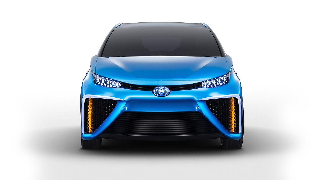 wait toyota releasing first hydrogen powered production vehicle december fuel cell 4