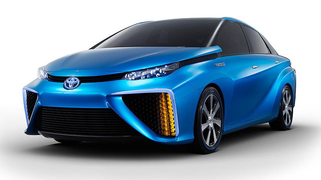 wait toyota releasing first hydrogen powered production vehicle december fuel cell 5