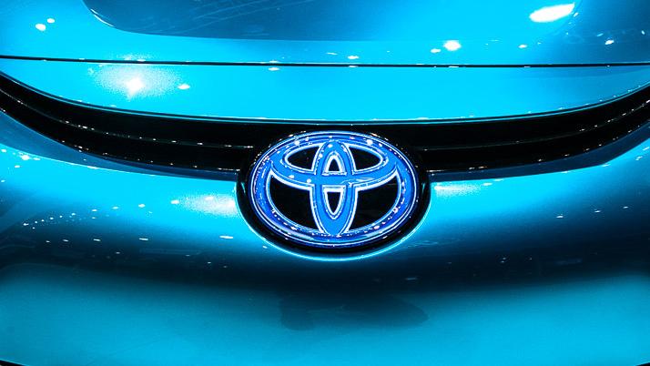 wait toyota releasing first hydrogen powered production vehicle december fuel cell 7