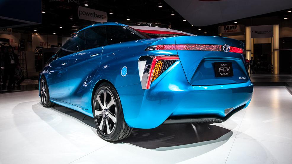 wait toyota releasing first hydrogen powered production vehicle december fuel cell 8