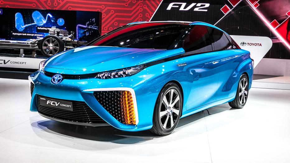 wait toyota releasing first hydrogen powered production vehicle december fuel cell 9