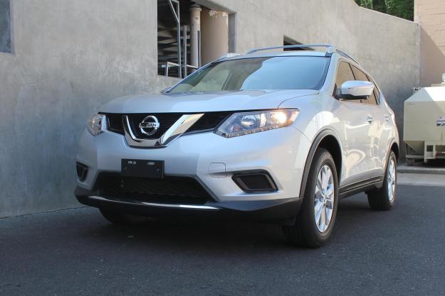 2014 Nissan Rogue SV front side angle