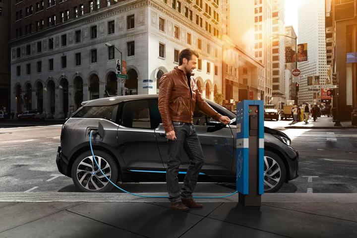 BMW i Center charging stations